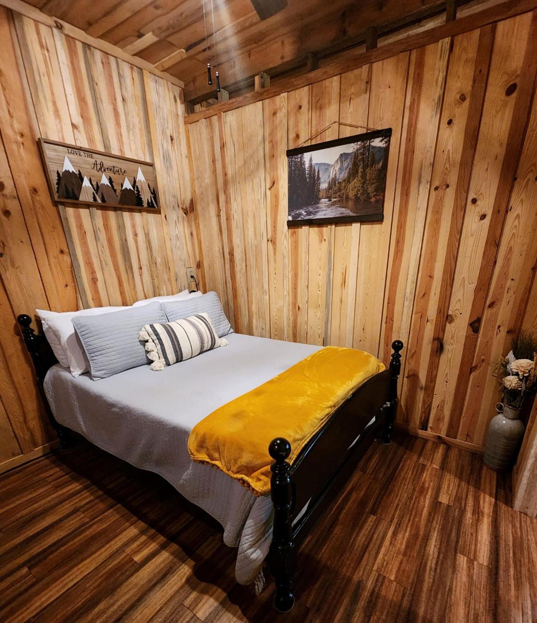 Unique Country Cabin Meets Farmhouse Modern!!! Mena Экстерьер фото