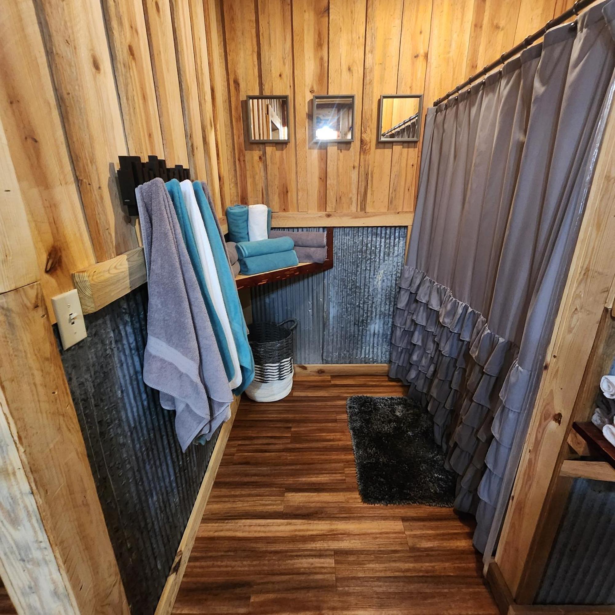 Unique Country Cabin Meets Farmhouse Modern!!! Mena Экстерьер фото